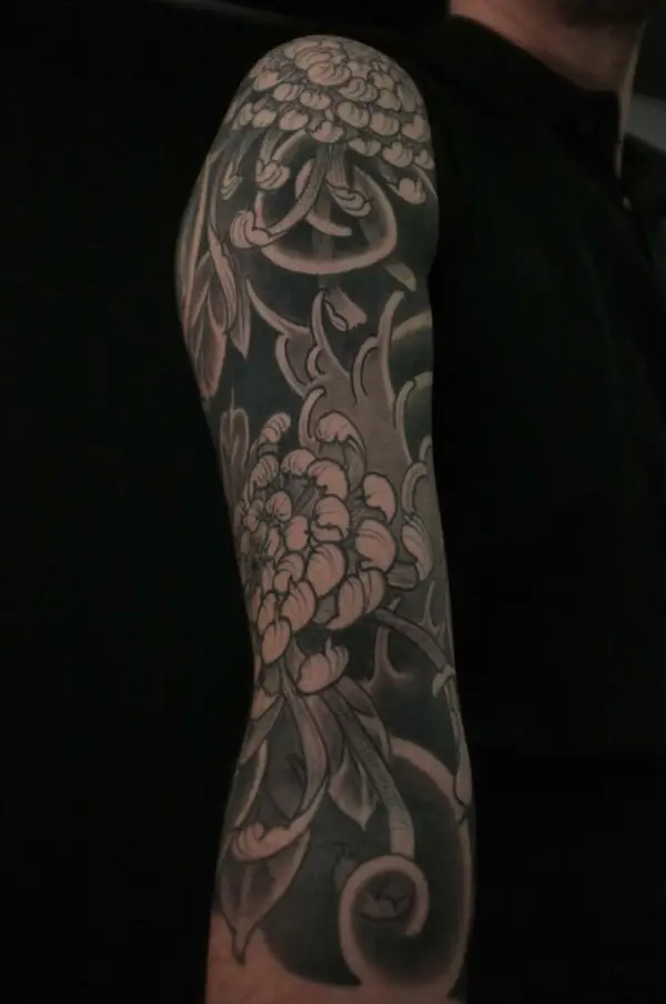 Irezumi Chrysantheme im Blackwork-Stil