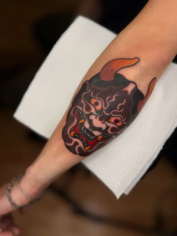 Japanische Hannya-Maske, tätowiert von Dago