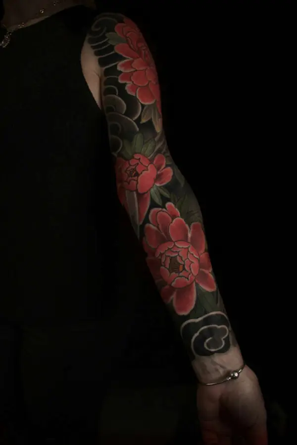 Japanisches Pfingstrosen-Tattoo (Botan) am Arm