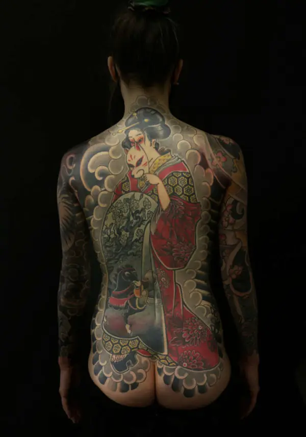 Japanisches Rücken-Tattoo mit Kirschblüten als Cover-up