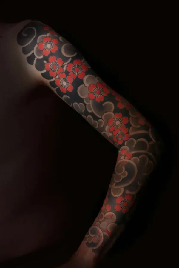 Japanisches Sakura-Tattoo am Arm