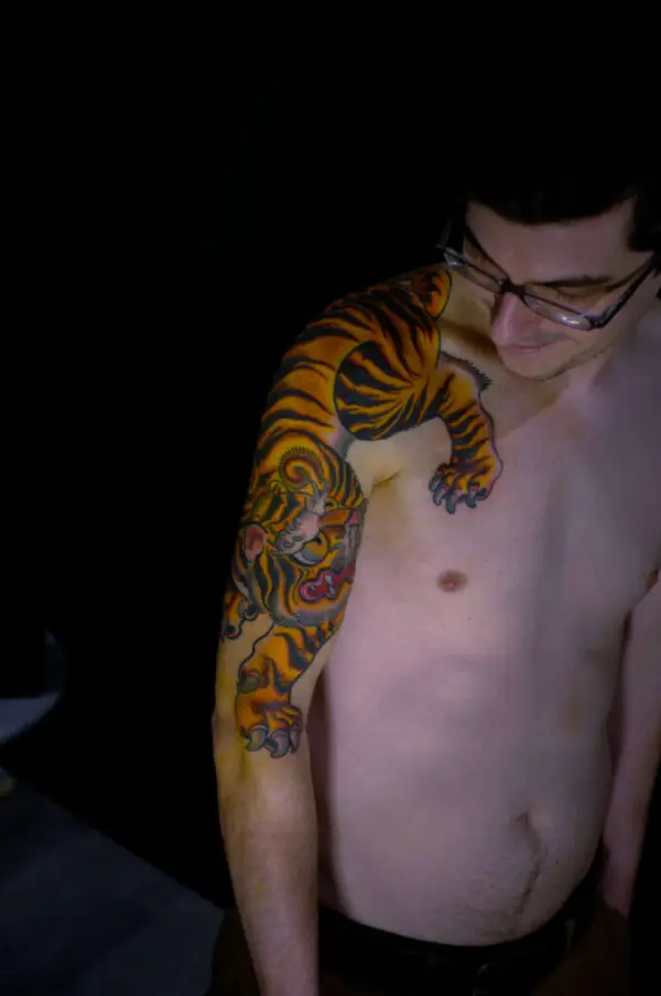 Japanisches Tiger-Tattoo am Arm